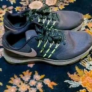 Nike run swift Boys sneakers sz 7